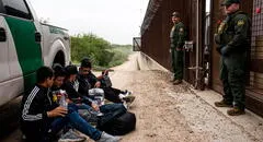 Redadas de inmigración en EEUU: inmigrantes detenidos por ICE en la calle podrán cuidar sus derechos con estos cruciales pasos