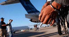 Deportaciones en EEUU: hombre acusado de tráfico ilegal de inmigrantes es expulsado a Ecuador