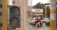 Vecinos denuncian que cerca de 20 semáforos en Comas no funcionan desde hace 10 días: “Se vienen reportando como cinco accidentes y no hacen caso"
