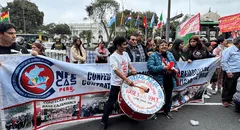 Gremio de trabajadores y docentes exigen mejores condiciones laborales en las afueras del Congreso: "Me avergüenza mi gobierno"