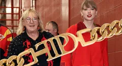 ¿Mamá de Travis Kelce usó una pulsera de Taylor Swift en The Traitors? Esto es lo que se sabe