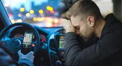 California: nueva ley prohíbe a los conductores usar el teléfono incluso para obtener indicaciones del GPS
