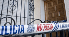Hombre de 44 años asesina a su madre en España y huye: agentes encontraron el cadáver bajo una manta