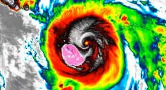 Erick se convierte en huracán categoría 1 al tocar la costa de México