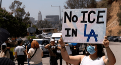Redadas en Los Ángeles: manifestantes se reúnen afuera de estadio para protestar contra operativos del ICE
