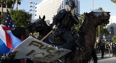 Los Ángeles recurrirá a un segundo préstamo, de más de US$17 millones, para pagar horas extras de oficiales por protestas contra ICE