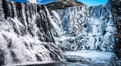 Las fuertes imagenes que dejó el frío extremo en Argentina: congeló una cascada de 30 metros