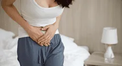 Mujer acude a urgencias por dolor abdominal, se entera que está embarazada y da a luz 45 minutos después
