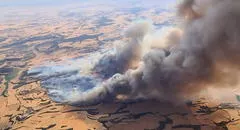 Impactantes imágenes del gran incendio de 'sexta generación' en España que dejó 6.500 hectáreas quemadas