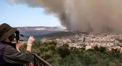 Incendio forestal en Marsella: aeropuerto cerrado, trenes suspendidos y autopistas cortadas