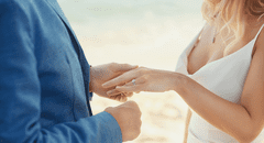 Turista lucha por su vida tras sufrir un desmayo cuando su pareja le pidió matrimonio en Grecia: tuvo una hemorragia cerebral