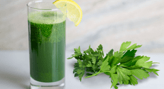 Jugo de perejil: qué beneficios tiene para la circulación, la inflamación y el sistema inmune según estudios científicos