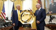 Donald Trump sorprende al quedarse con el trofeo original del Mundial de Clubes