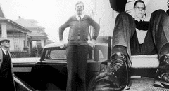 Tenía 17 años y superaba los 2.72 metros de altura: la lucha de Robert Wadlow para ser "un joven normal"