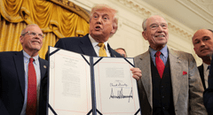 Trump firma ley que aumenta castigos contra traficantes de fentanilo en EEUU: "No descansaremos hasta acabar con la epidemia"