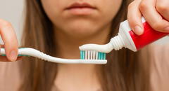Estas son las 14 pastas dentales con fluoruro de estaño que podrían causar irritación y dolor bucal, advierte el Minsa