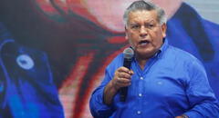César Acuña ignora investigación por proselitismo indebido y es captado haciendo campaña electoral