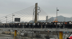 Bloquean Puente Rayito de Sol durante concierto en la Plaza Mayor de Lima por Fiestas Patrias