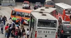 Fatal choque entre bus del Metropolitano y cúster en estación Dos de Mayo deja tres fallecidos y 27 heridos