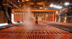 Donald Trump da giro en aranceles al cobre: impone 50% solo al semiacabado y precios del metal rojo se desploman