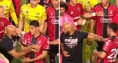 Guardaespaldas de Messi agredió a jugadores de Atlas en pleno campo: el video que generó indignación