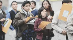 Solo el 50% de nuevos trabajadores en Lima consigue empleo, advierte experto según cifras del INEI