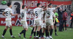Universitario derrotó a 3-1 Atlético Grau por el Torneo Clausura y sigue líder del acumulado en Liga 1