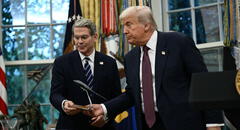Trump anuncia aranceles del 100% a importaciones de chips y semiconductores: “Si estás fabricando en EEUU, no hay cargo"