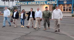 Eduardo Arana y ministros llegan a isla Santa Rosa en medio del anuncio que realizará Gustavo Petro desde Leticia