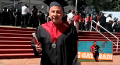 ‘Cachete’ Zúñiga, recordado goleador del Melgar, sorprendió al graduarse como abogado mientras es DT de un club en Tacna