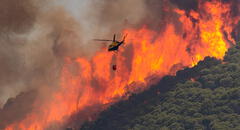 Las impactantes imágenes del peor incendio forestal que sufre España en su historia: hay al menos 3 muertos
