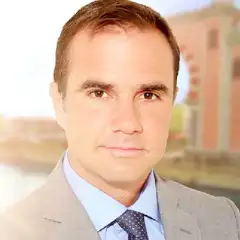 Raúl Tola
