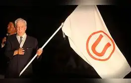 Mario Vargas Llosa y el día que inmortalizó en unas palabras su hinchaje por Universitario de Deportes. (Foto: Líbero)