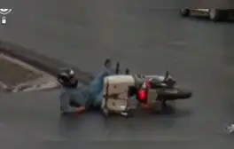 Desliza las imágenes para ver el increíble blooper que protagonizó un motociclista en una vía de Brasil. Foto: Google Maps