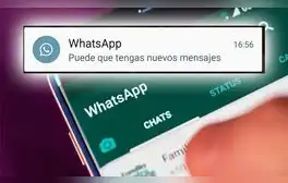 La notificación puede deberse a problemas con la sincronización en segundo plano o porque tienes muchos grupos de WhatsApp silenciados. Foto: Xataka