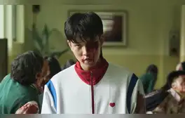 En "Estamos muertos", Yoo In Soo interpretaró a Gwi Nam, un abusador de la escuela que se convierte en medio-zombie. Foto: captura Netflix