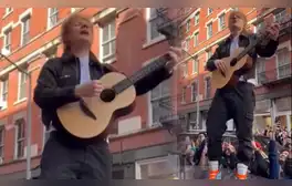 Ed Sheeran celebra triunfo en juicio por plagio cantando sobre un auto en Nueva York