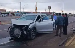 Choque entre auto chileno y peruano deja 5 heridos en Tacna: denuncian mala semaforización