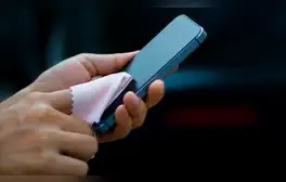 ¿Quieres limpiar la pantalla de tu PC o teléfono? Usa estos materiales y evita dañar el panel