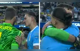 Darwin Núñez consoló al arquero Alisson tras la clasificación de Uruguay sobre Brasil
