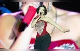 Ángela Aguilar grita cuánto extraña a Christian Nodal en pleno concierto y la critican en redes