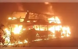 Bus en llamas provoca choque múltiple en la variante Pasamayo