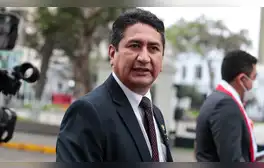 Vladimir Cerrón habría usado a congresistas afines como nexos con Palacio de Gobierno para evitar ser capturado