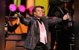 Creadora del podcast de Apple TV+ : "La historia de Juan Gabriel es una historia de resiliencia"