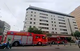 Incendio en el centro histórico de Lima: cocina de edificio de seguros se prendió en llamas