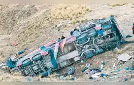 Ayacucho: 25 muertos deja caída de bus a un abismo