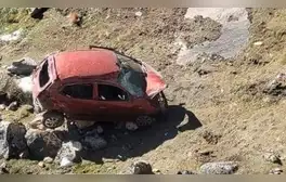 Chofer muere tras caer a abismo de 100 metros en Puno: auto en el que iba se despistó en vía Cuticarca