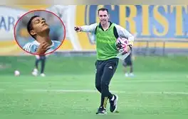 DT de Cristal y su sarcástica descripción sobre Grimaldo ante interés de Talleres: "Es malísimo"