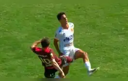 La brutal plancha de Calcaterra que le costó la roja y lo deja fuera del clásico ante Alianza Lima