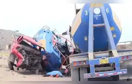 Conductor de cisterna fallece tras chocar con otro camión en Lurín: víctima quedó atrapada